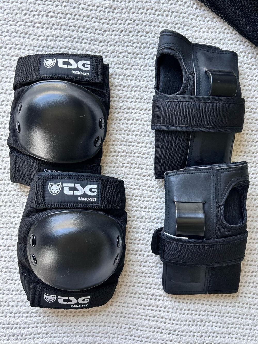 unused TSG knee and wrist set